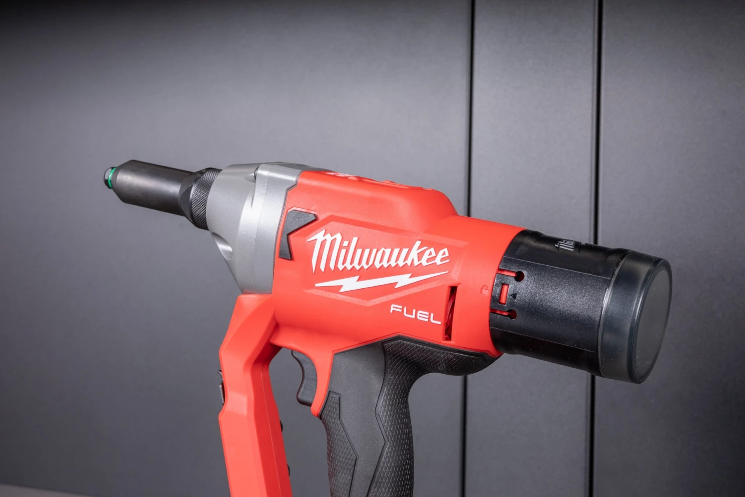 Milwaukee M18 FUEL™ 1/4" Blind Rivet Tool w/ ONE-KEY™ Milwaukee M18 FUEL™ 1/4" Blind Rivet Tool W/ ONE-KEY™ -Home Tool Store Q4A8471 scaled