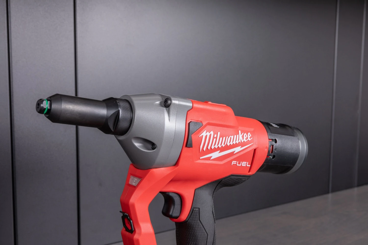 Milwaukee M18 FUEL™ 1/4" Blind Rivet Tool w/ ONE-KEY™ Milwaukee M18 FUEL™ 1/4" Blind Rivet Tool W/ ONE-KEY™ -Home Tool Store Q4A8477 scaled